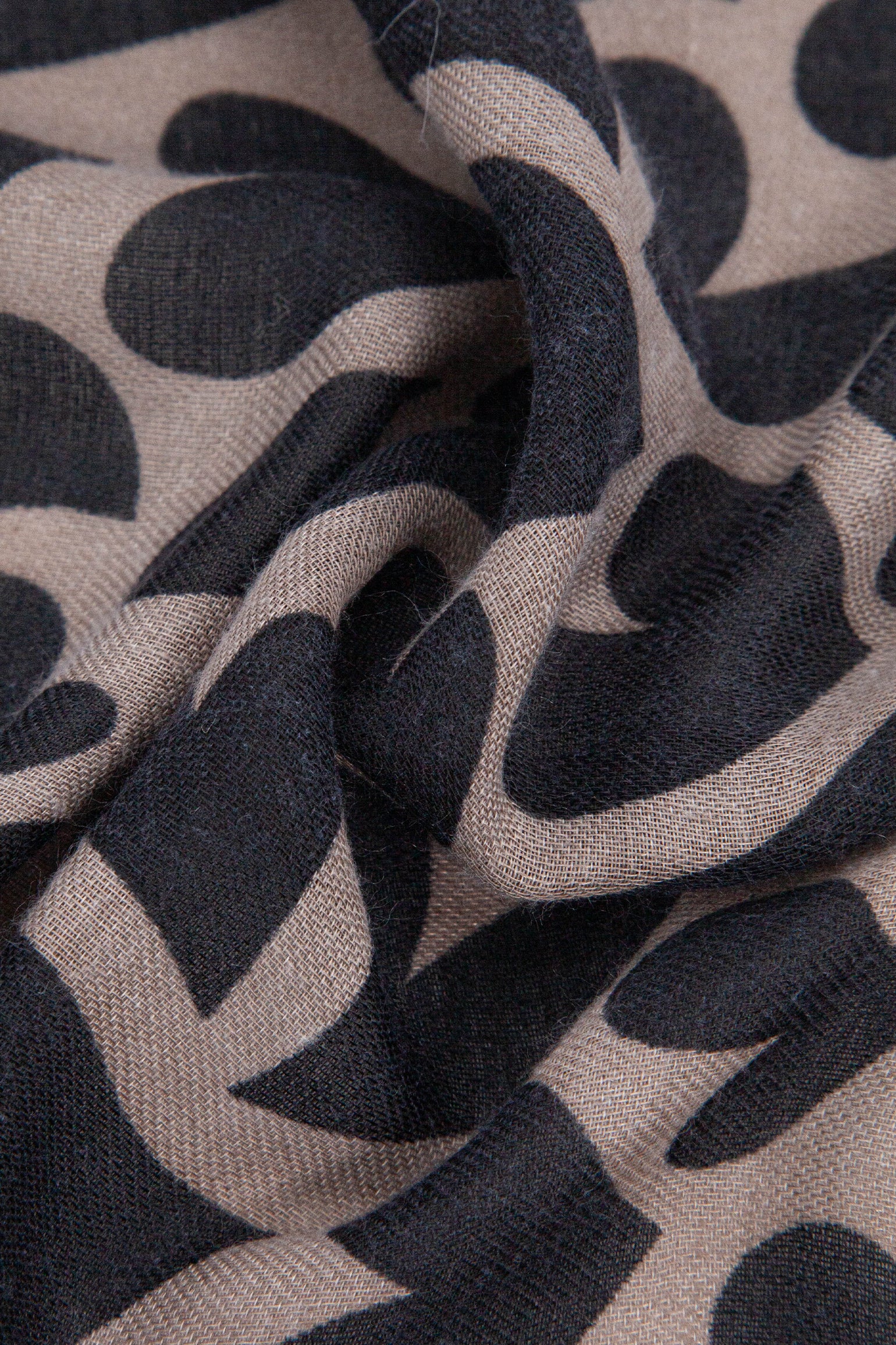 Stone Heart Print Lightweight Scarf - Image 3